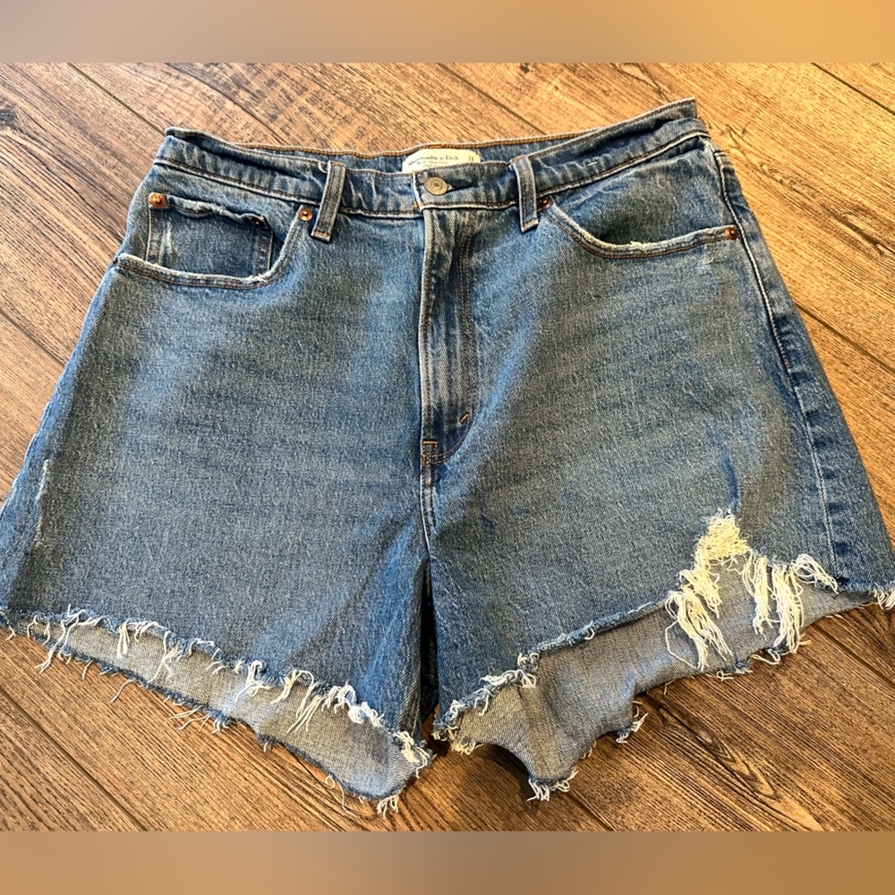 Abercrombie & Fitch Denim 4” Mom Short High Rise Curve Love 31/12